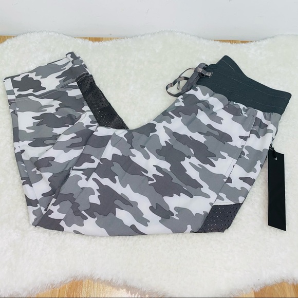 NEW Kyodan Active Camo workout capris Size XS - Picture 5 of 7